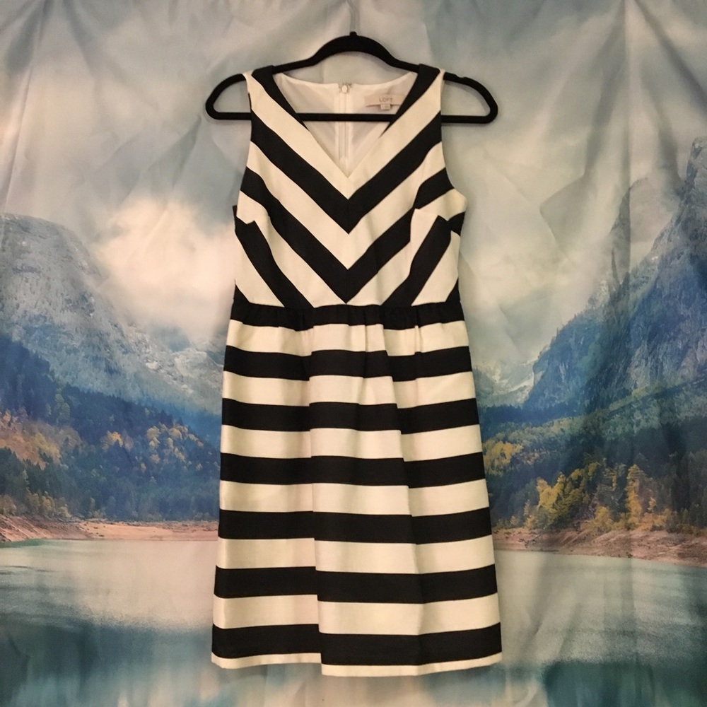 Loft black and white striped dress ⚫️⚪️